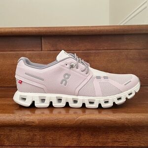 On Cloud 5 Women’s 8.5, Lily/Frost